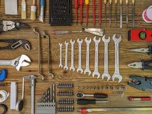 Az alapvető háztartási szerszámok: Mi legyen mindenképpen otthon a kisebb munkák elvégzéséhez a lakásban?