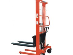 Magasemelésű, villás raklapemelők