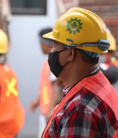 Munkaruhák, cipők és kiegészítők