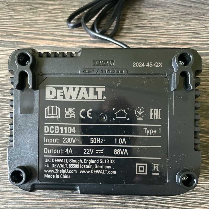 DEWALT DCB1104-QW XR gyorstöltő 12–18V és FLEXVOLT akkumulátorokhoz DEWALT DCB1104-QW XR gyorstöltő 12–18V és FLEXVOLT akkumulátorokhoz