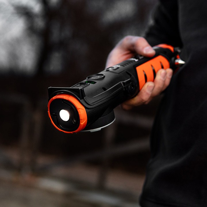 NEO TOOLS 99-130 akkus kompresszor multifunkciós lámpával, 2000mAh, 10bar, 800+400lm NEO TOOLS 99-130 akkus kompresszor multifunkciós lámpával, 2000mAh, 10bar, 800+400lm