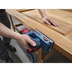 BOSCH Akkus rezgőcsiszoló GSS 18V-18 ford. szabályzós (92 x 182 mm) (akku és töltő nélkül) BOSCH Akkus rezgőcsiszoló GSS 18V-18 ford. szabályzós (92 x 182 mm) (akku és töltő nélkül)