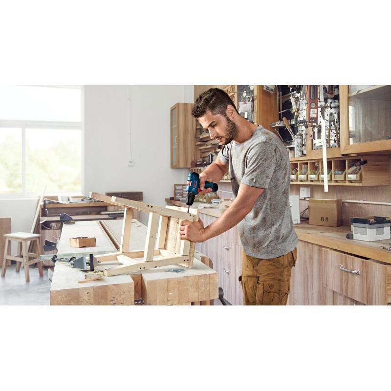 BOSCH Akkus fúrócsavarozó GSR 120-LI + GLI 12V-300 lámpa (2 x 2,0 Ah akku + töltő) kofferben