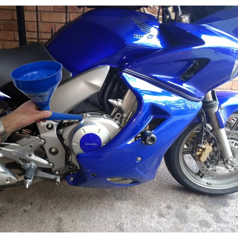 Tölcsér duplán hajlított, olaj üzemanyag -beépített szűrővel- kék (LAS-7029) Tölcsér duplán hajlított, olaj üzemanyag -beépített szűrővel- kék (LAS-7029)