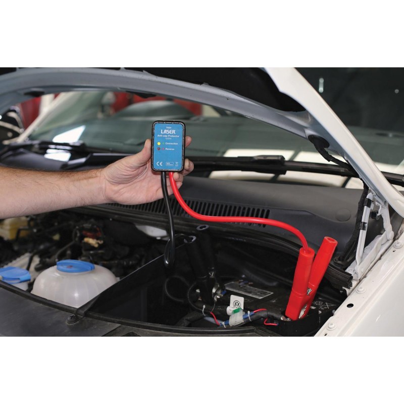 Laser Tools LAS-7824 akkuőr 12V/24V túlfeszültség- és polaritásvédelemmel