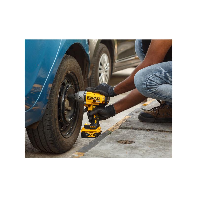 DEWALT Akkus ütvecsavarozó 18 V szénkefe nélküli (2 x 5 Ah + töltő) DCF899P2 (DCF899P2-QW)