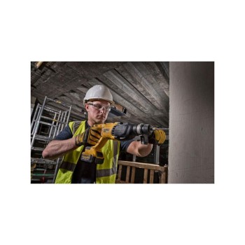 DEWALT Akkus fúrókalapács 18 V szénkefe nélküli (1 x 4,0 Ah akku + töltő) DCH133M1