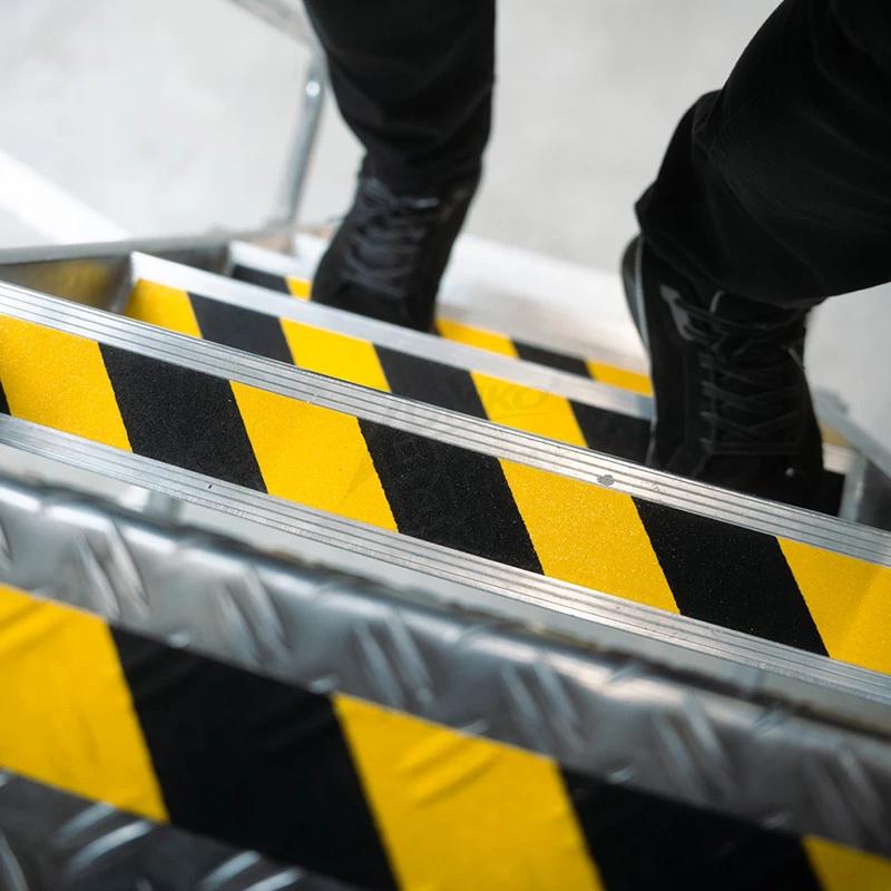 Csúszásgátló szalag sárga-fekete 50 mm x 5 m öntapadós - Berger Csúszásgátló szalag sárga-fekete 50 mm x 5 m öntapadós - Berger