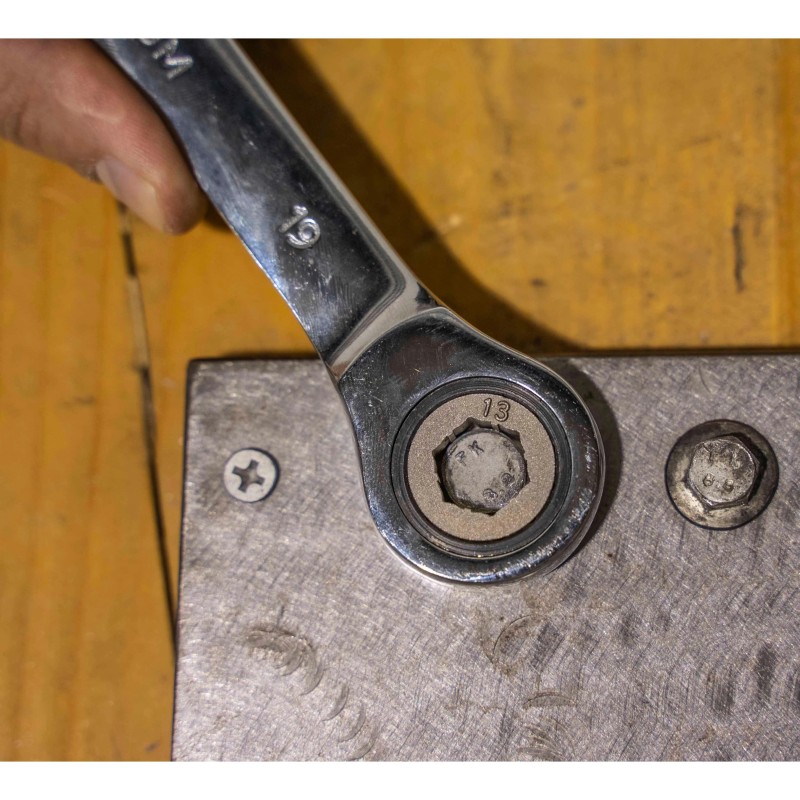 Csavarkiszedő adapter készlet 85%-ig sérült, lesarkalt csavarhoz 8-17 mm